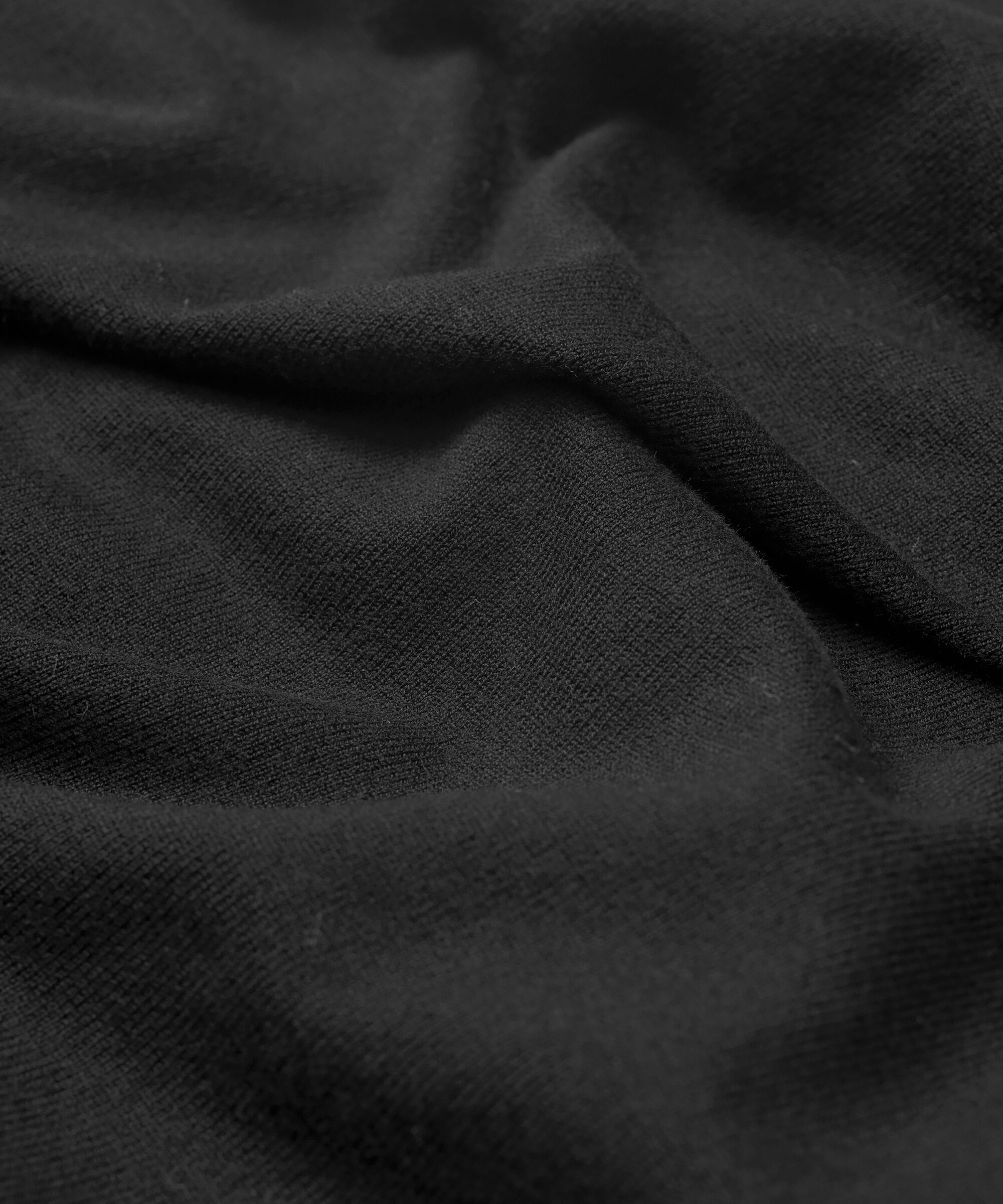 Farah Poncho, Black