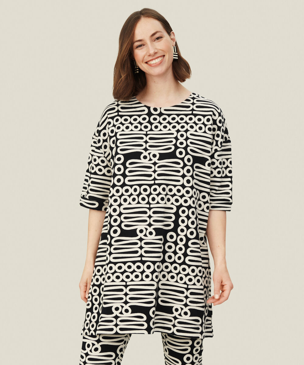 RENITTA EARRINGS, Black