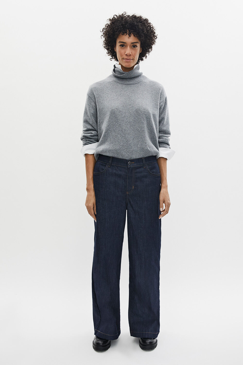 Faricka Pullover - M. Grey mel., Ilonka Shirt - White, Passang Denim Trousers - Dark Denim