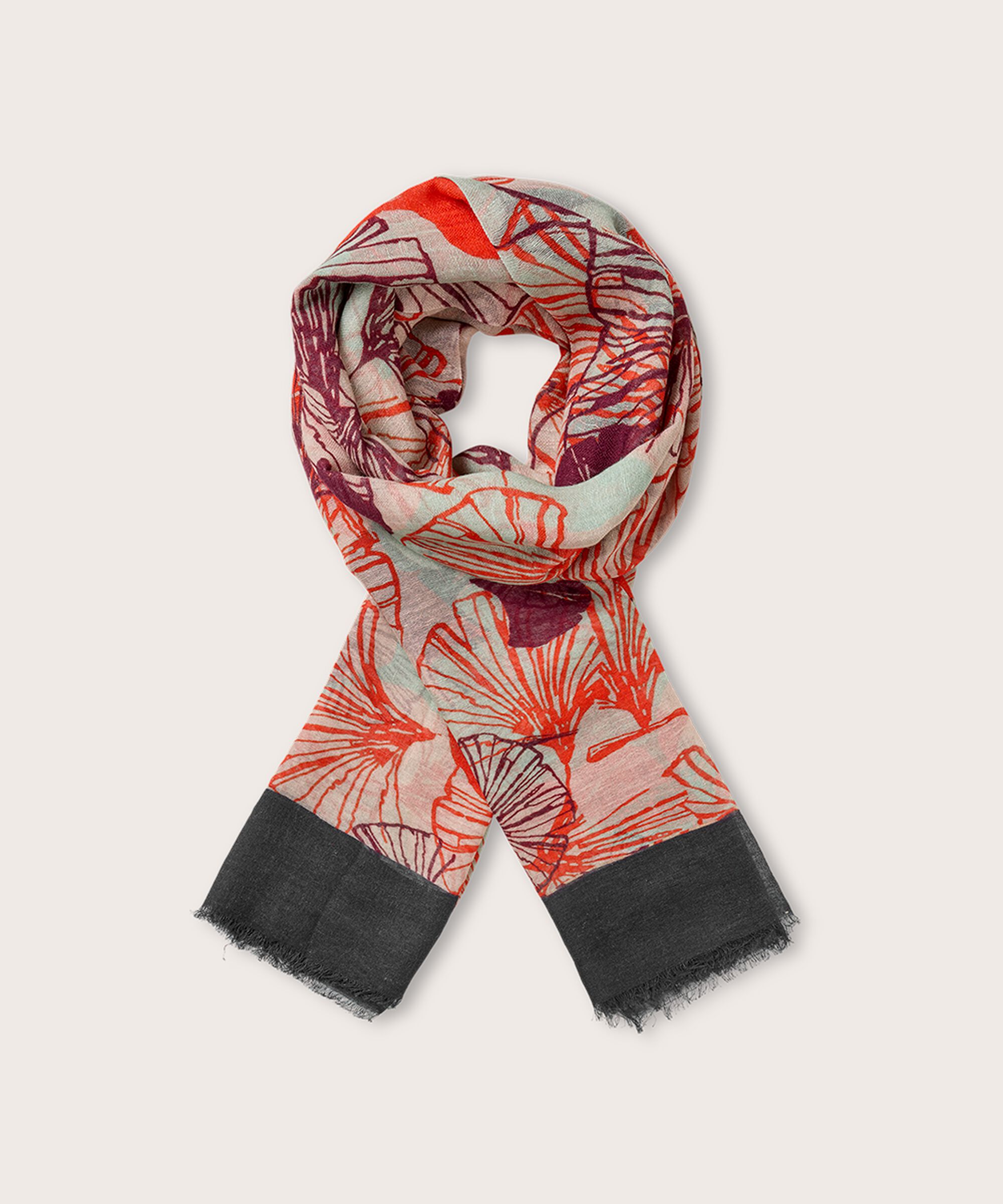Adelelia Scarf, Poinciana