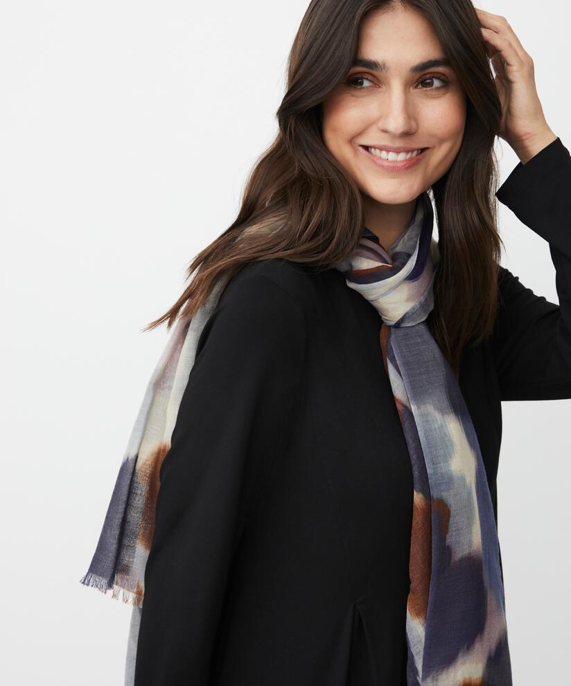 Ajaksa Scarf, Navy Blazer