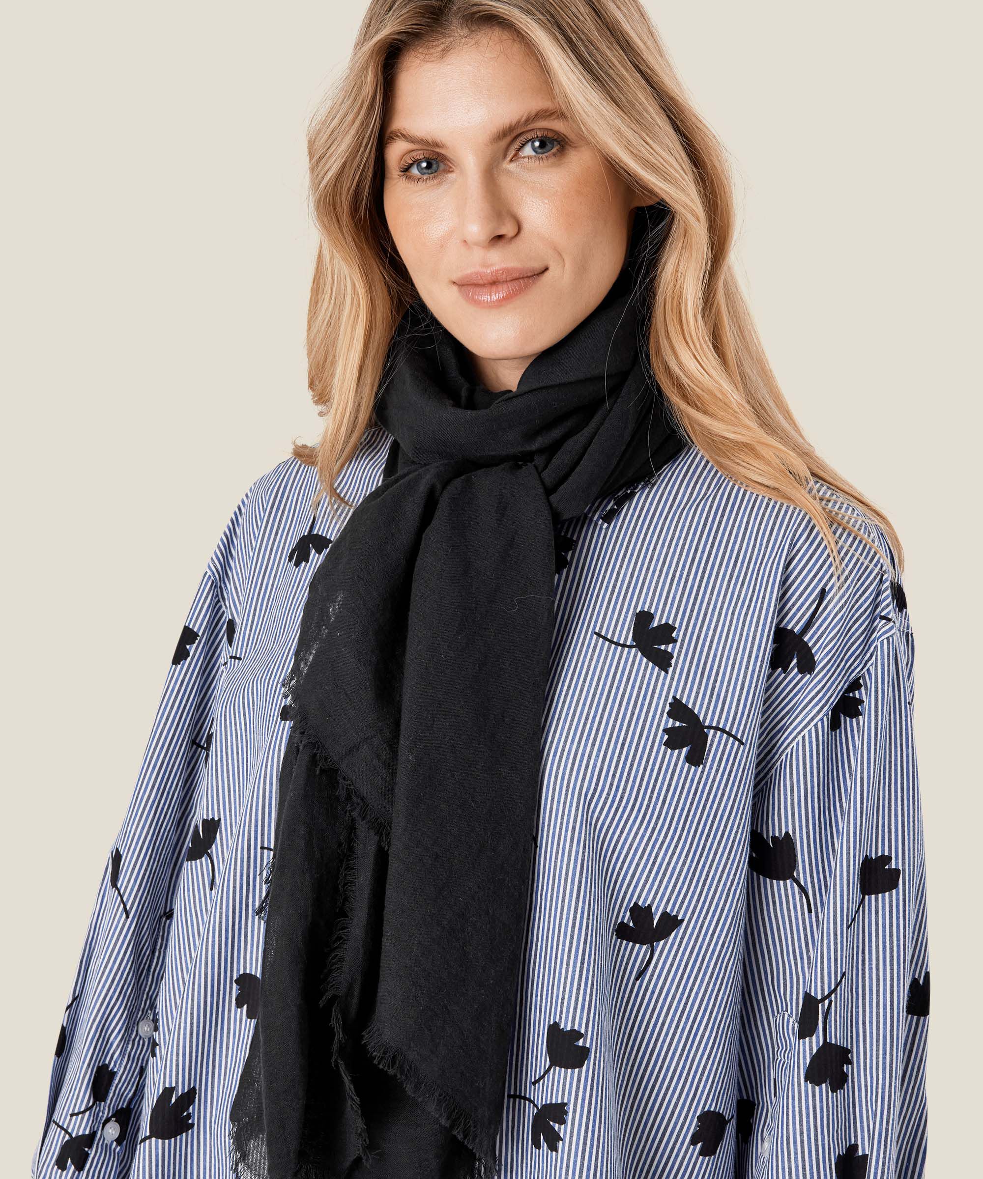 Ava Scarf, Black