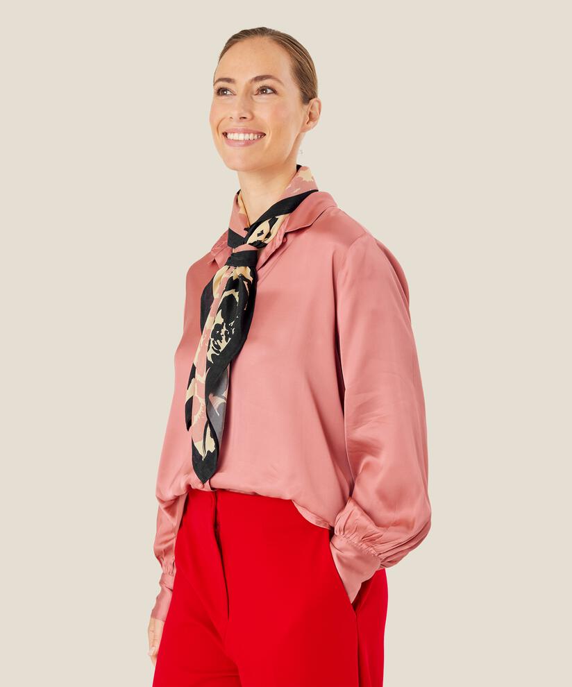 Aris Scarf, Ash rose