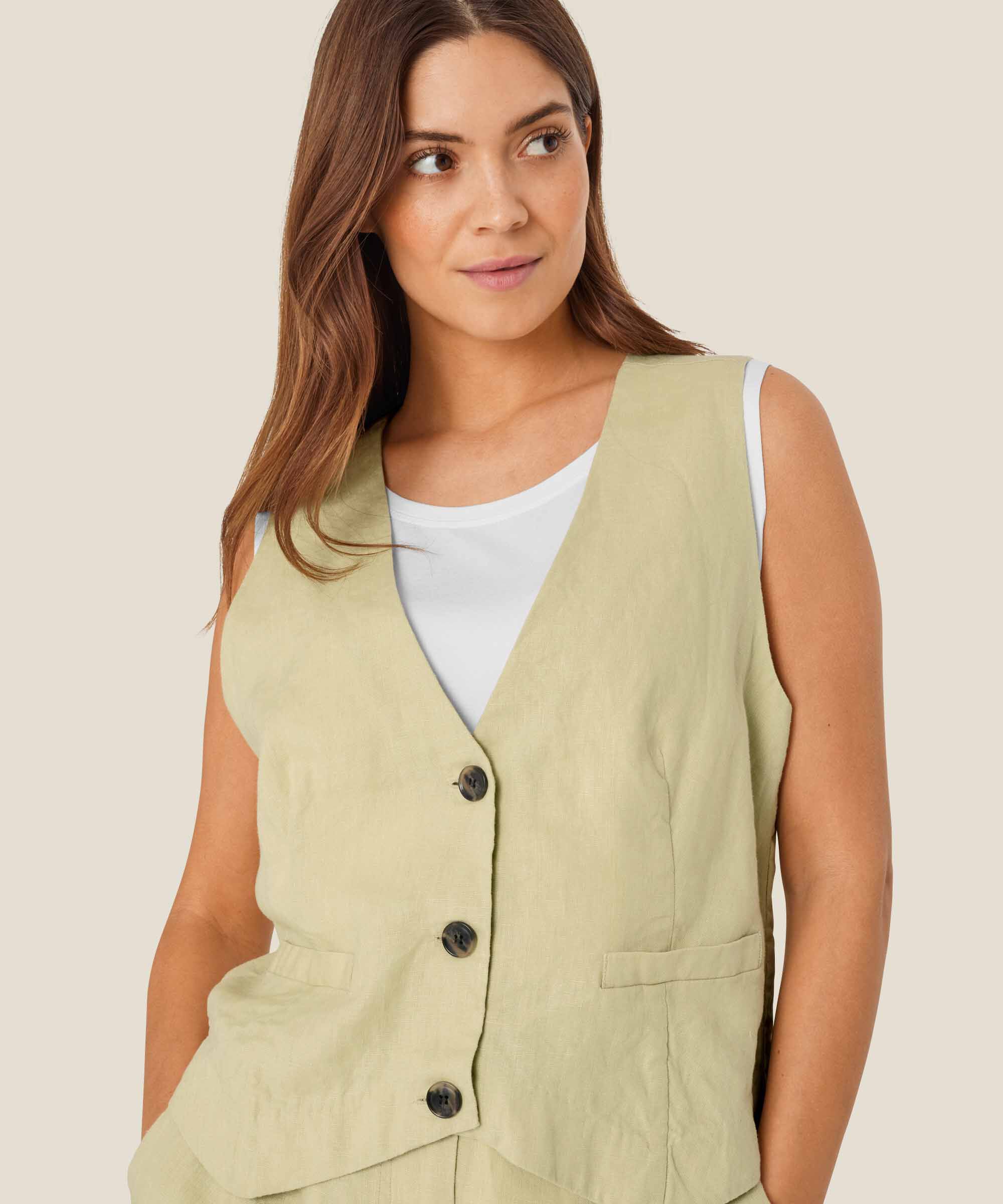 Jordyn Waistcoat, Bog