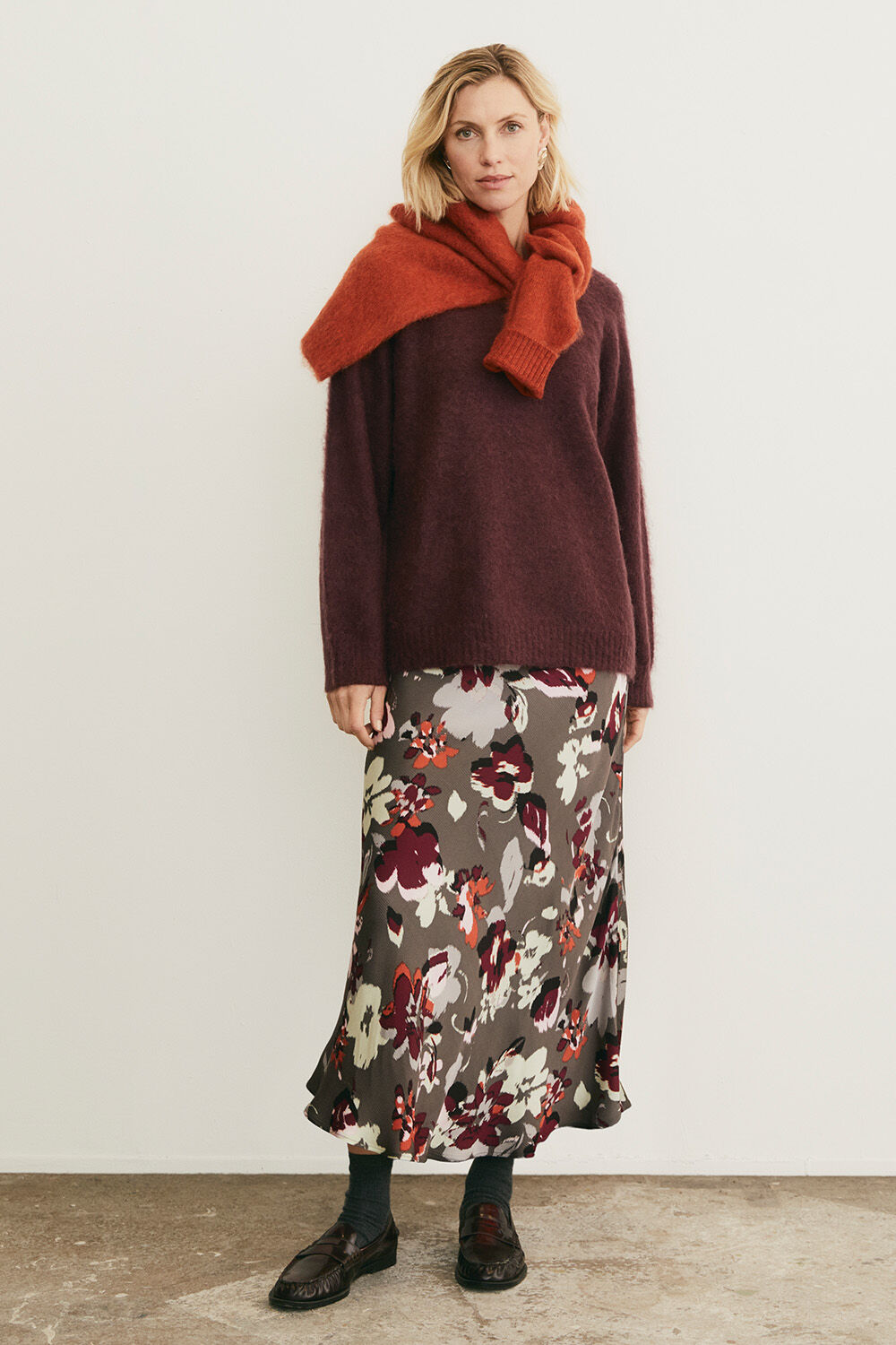 Firdis Wool Jumper - Fig, Reynira Earrings - Silver, Solviera skirt - Fig, Firdis Wool Jumper - Rooibos tea