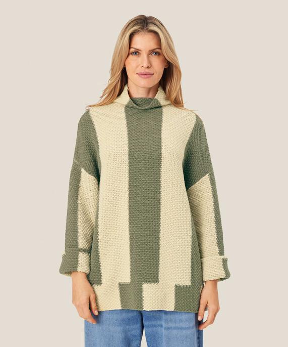 Fancy Jumper, D. Lichen Green