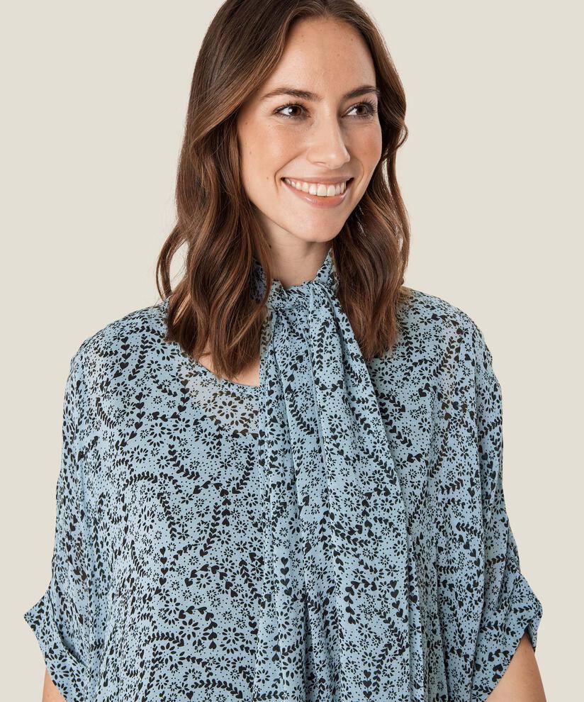 Along Scarf, Ashley Blue
